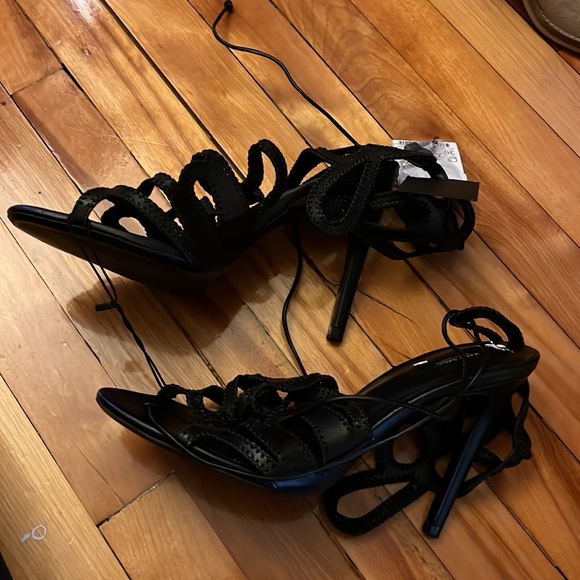 Zara basic black sandals - Picture 2 of 2